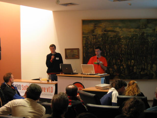 014  Gustavo  y  Sebastian  en  la  charla  sobre  Lugro-Mesh